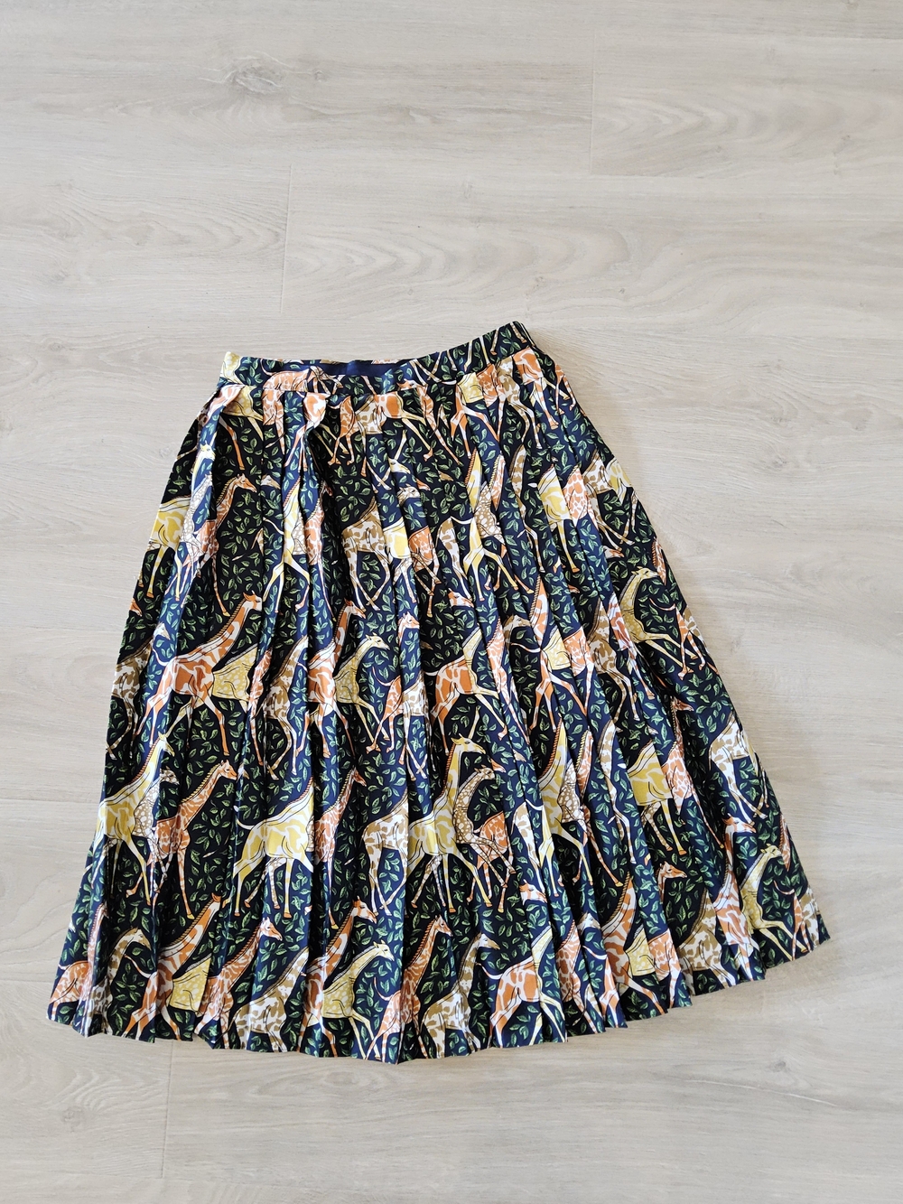 SET - J. Crew Navy A-Line Midi Skirt Giraffe Print|| Size 8 Top/ Size 6 Skirt - Picture 1 of 4